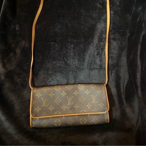 Authentic Louis Vuitton clutch/crossbody